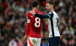 Fernandes: 'Cầu thủ Tottenham cũng không đồng ý với thẻ đỏ'